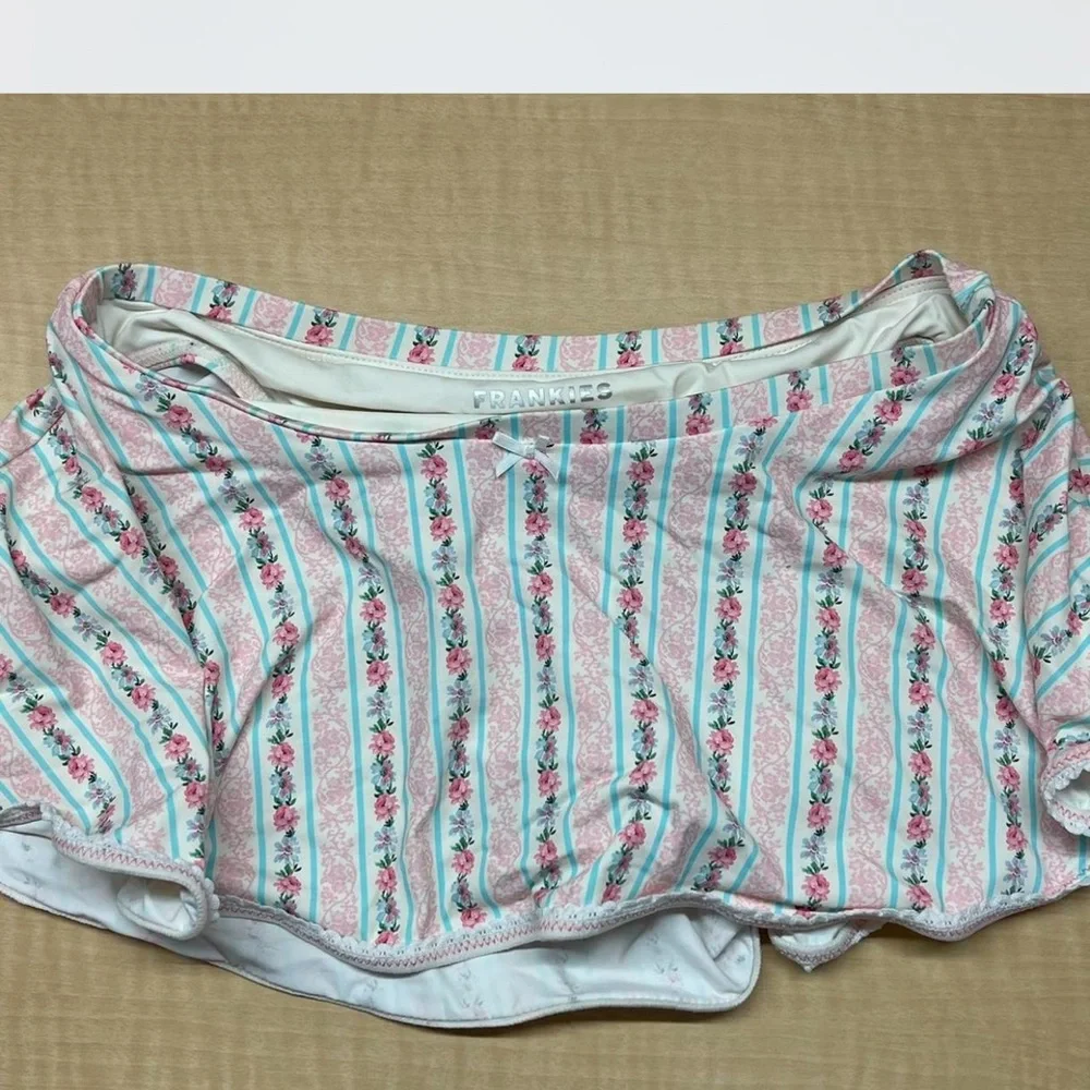 Frankies Bikinis Floral Striped Bikini Bottom Skirt - Picture 3 of 3